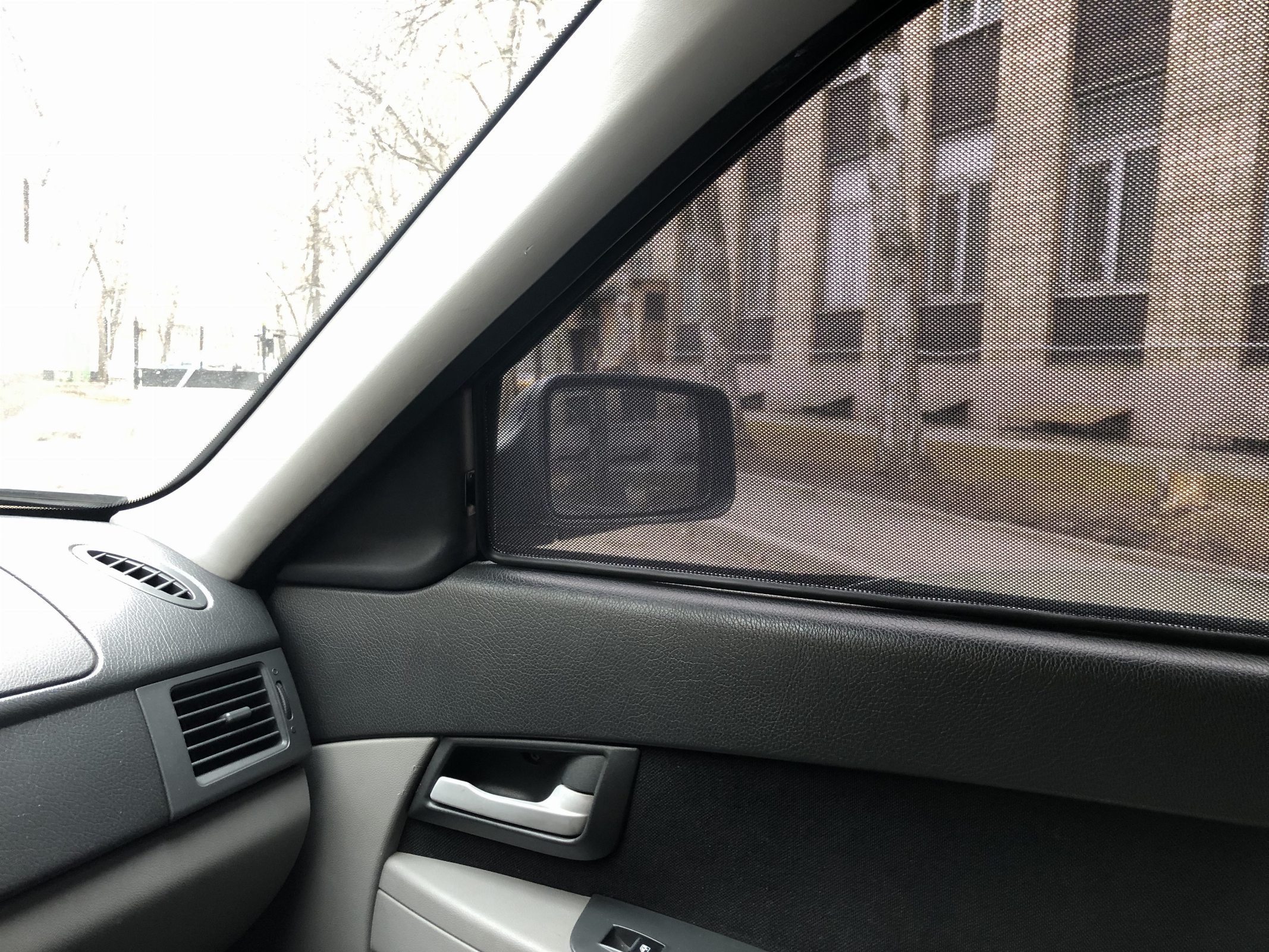  Каркасные автомобильные шторки - LADA Priora (1) (2007-2018) Седан Комплект на передние двери STANDART - фото